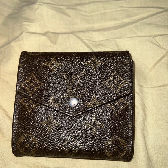 Lv Wallet - Picture 1 of 9